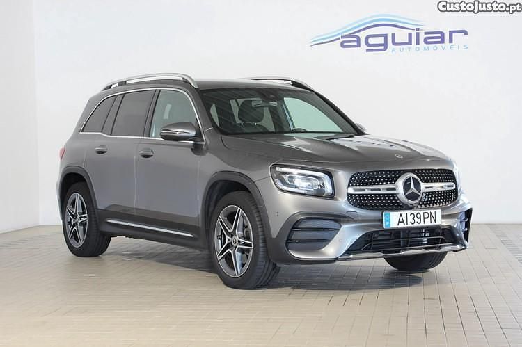Cinza Usado 2021 Mercedes GLB200 AMG line SUV | € 43.900 (Preço justo) - Imagem 1/1