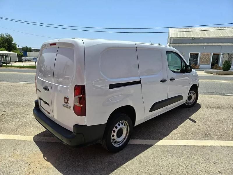 Usado Fiat Doblò S 100 HP (73 kW) 2023 Branco Monovolume