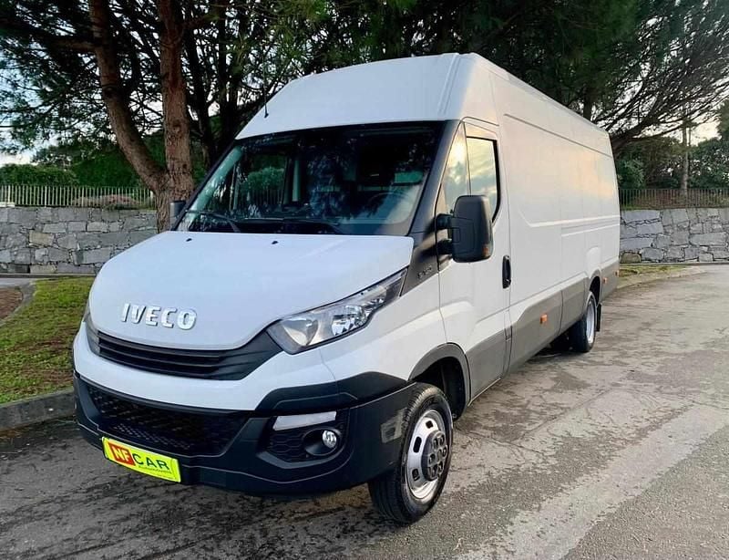 Usado Iveco Daily 150 HP (110 kW) 2019 Branco