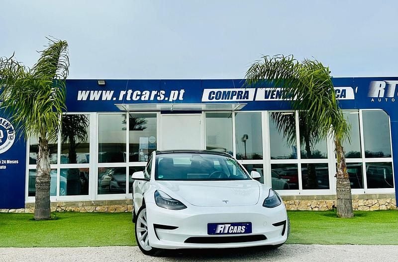 Branco Usado 2021 Tesla Model 3 Standard Range Plus Sedan | € 26.980 (Preço justo) - Imagem 1/4
