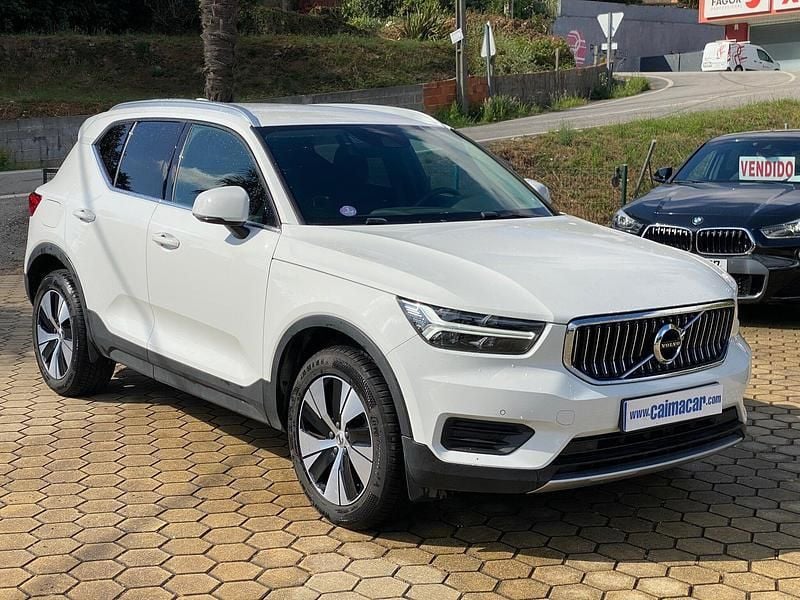 Branco Usado 2021 Volvo XC40 Inscription SUV | € 28.250 (Preço justo) - Imagem 1/4