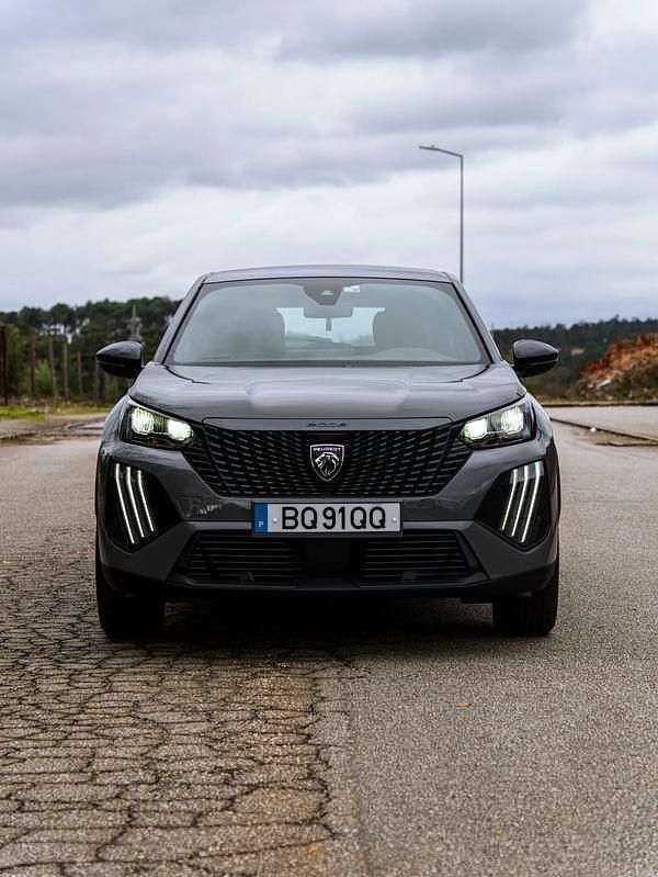 Usado Peugeot e-2008 Active 114 kW (156 HP) 2025 Cinza SUV