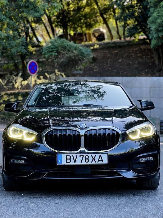 Usado 2020 BMW 116 Sport Line Citadino | € 17.900 (Preço justo) - Imagem 1/4
