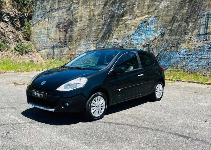 Preto Usado 2011 Renault Clio II Expression Citadino | € 6.490 (Preço justo) - Imagem 1/4