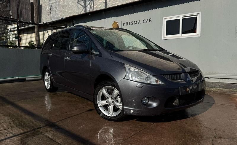 Cinza Usado 2010 Mitsubishi Grandis Monovolume | € 8.990 - Imagem 1/4