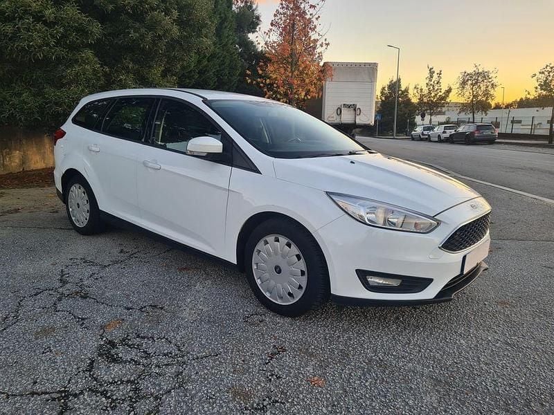 Usado 2018 Ford Focus Sedan | € 5.500 - Imagem 1/4