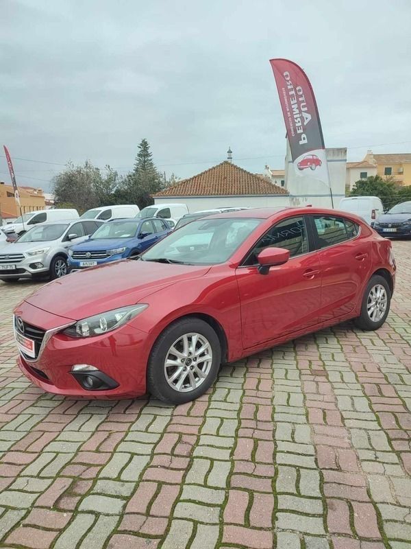 Vermelho Usado 2016 Mazda 3 Evolve Sedan | € 14.990 (Caro) - Imagem 1/4