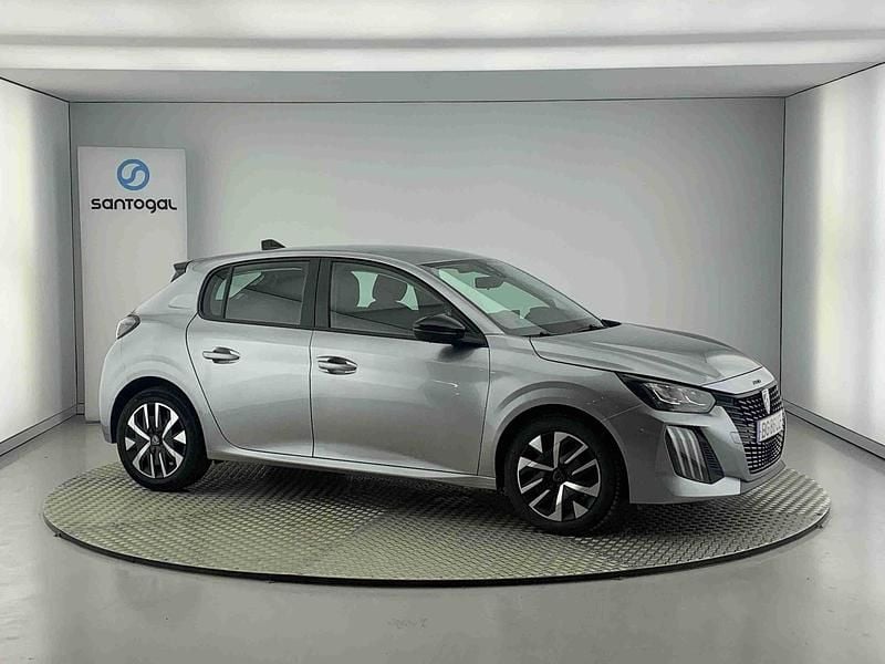 Cinzento Usado 2024 Peugeot 208 Active Citadino | € 17.700 (Preço justo) - Imagem 1/4