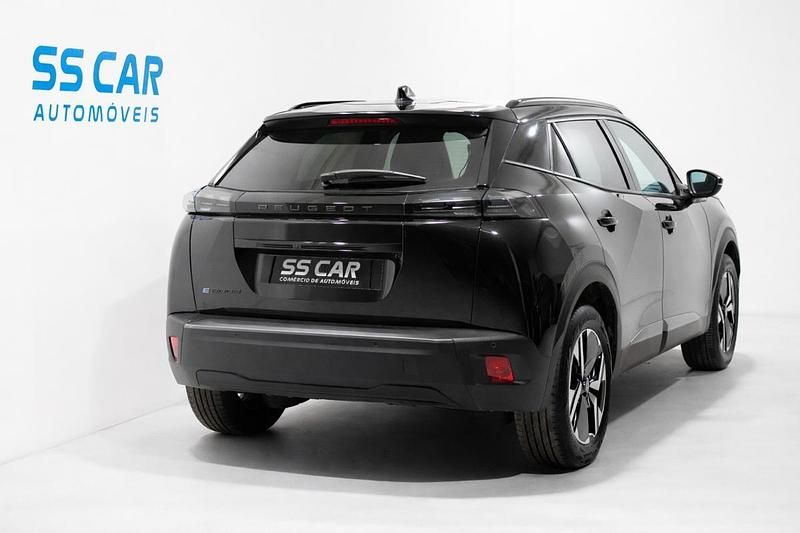 Usado Peugeot e-2008 Allure 100 kW (136 HP) 2024 Preto SUV