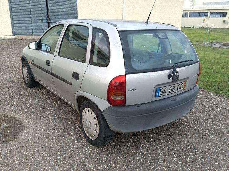 Usado 1999 Opel Corsa Sedan | € 1.570 (Preço justo) - Imagem 1/4