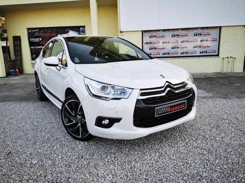 Branco Usado 2013 Citroën DS4 Sport Chic Citadino | € 12.900 - Imagem 1/4