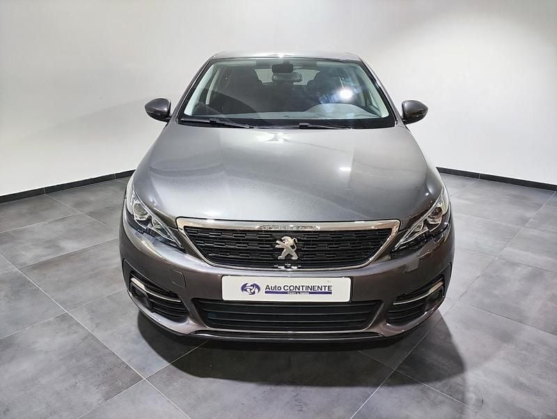 Usado Peugeot 308 102 HP (75 kW) 2021 Cinzento
