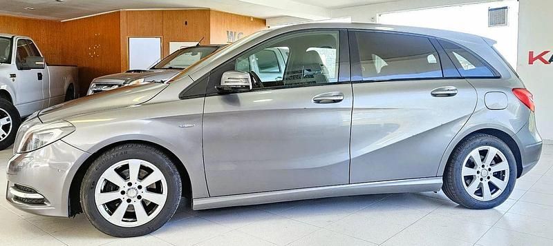 Usado Mercedes B200 136 HP (100 kW) 2011 Cinza Monovolume