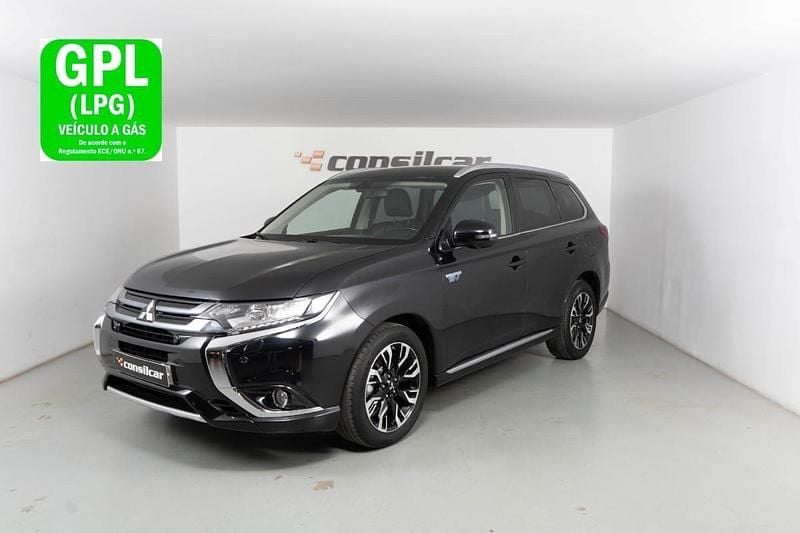 Preto Usado 2016 Mitsubishi Outlander P-HEV Intense SUV | € 15.890 (Preço justo) - Imagem 1/4