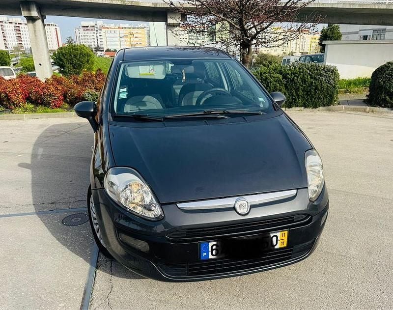 Usado Fiat Punto 90 HP (66 kW) 2011 Citadino
