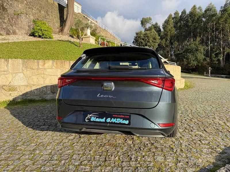 Usado Seat Leon ST 115 HP (84 kW) 2022 Cinzento Carrinha