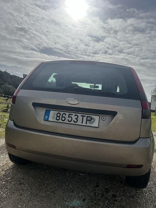 Usado Ford Fiesta 80 HP (58 kW) 2002 Sedan