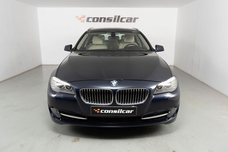 Azul Usado 2012 BMW 520 Exclusive Carrinha | € 12.980 (Preço justo) - Imagem 1/4