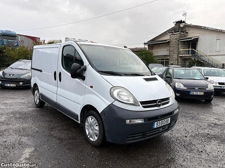 Branco Usado 2006 Opel Vivaro Van | € 4.990 - Imagem 1/1