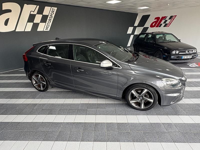 Cinza Usado 2013 Volvo V40 R-Design | € 10.950 (Preço justo) - Imagem 1/4