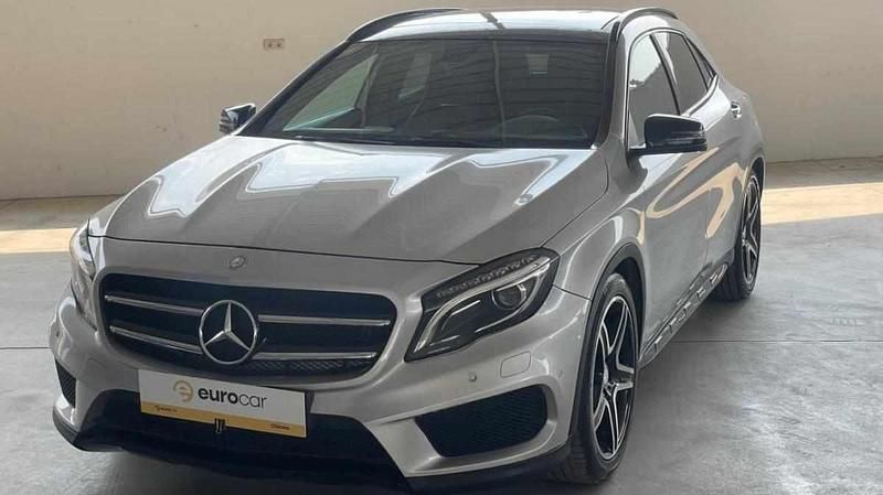 Cinzento Usado 2015 Mercedes GLA200 SUV | € 21.900 (Preço justo) - Imagem 1/4