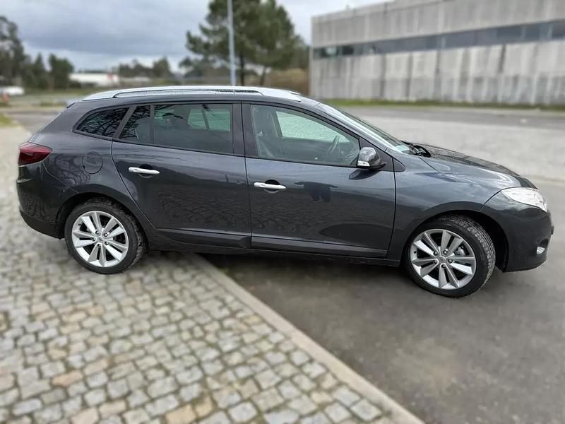 Usado Renault Mégane GrandTour Dynamique 110 HP (80 kW) 2011 Cinza escuro Carrinha
