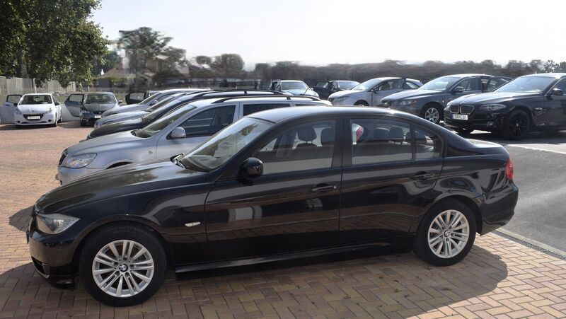 Usado BMW 320 177 HP (130 kW) 2009 Preto Sedan