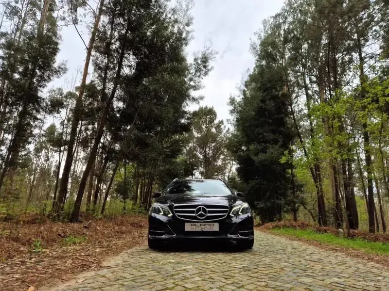 Usado Mercedes E220 Avantgarde 170 HP (125 kW) 2016 Preto Carrinha
