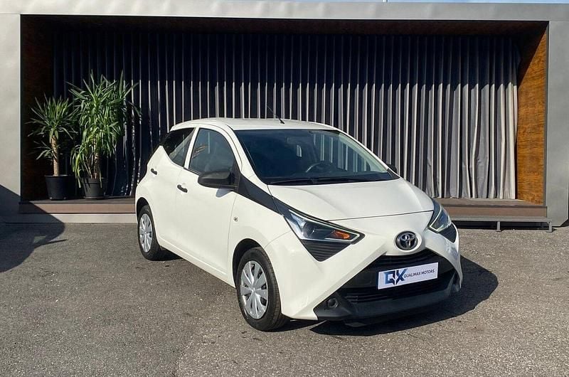 Branco Usado 2019 Toyota Aygo X-play Citadino | € 11.900 (Preço justo) - Imagem 1/4