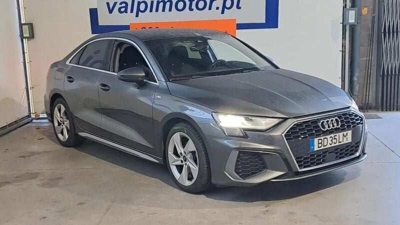 Usado Audi A3 S-Line 116 HP (85 kW) 2023 Cinza Sedan