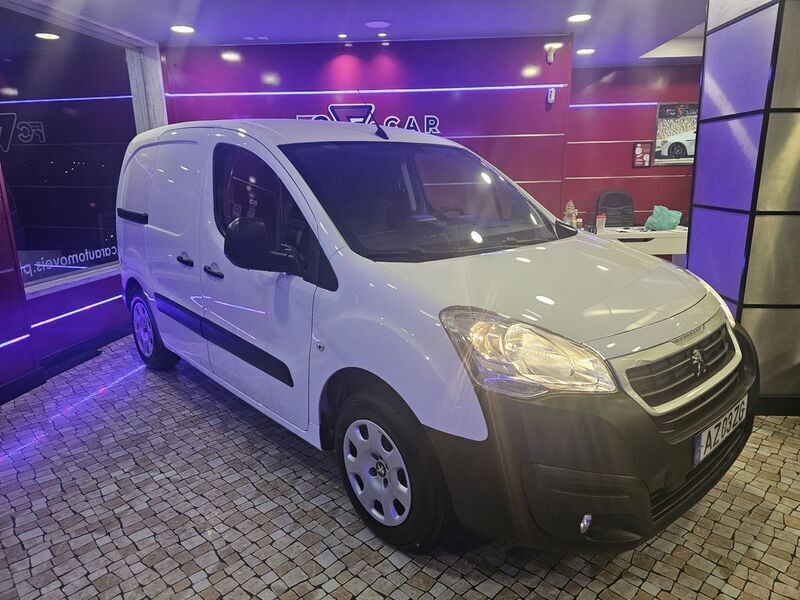 Branco Usado 2017 Peugeot Partner Outdoor Van | € 11.990 (Caro) - Imagem 1/4