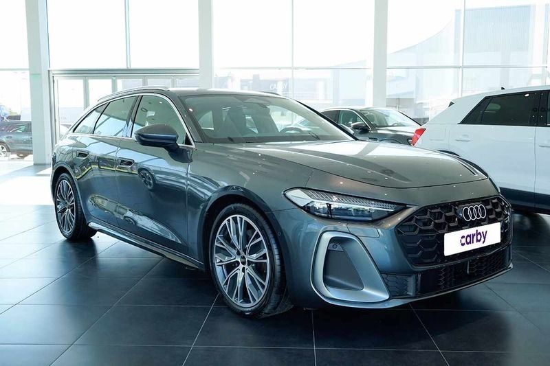 Cinzento Usado 2024 Audi A5 Coupé | € 67.500 - Imagem 1/4