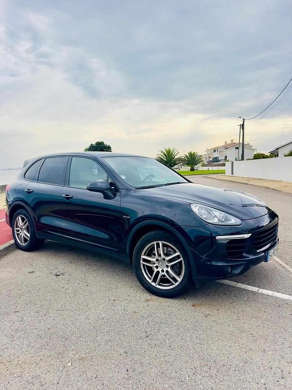 Azul Usado 2015 Porsche Cayenne SUV | € 32.000 (Bom preço) - Imagem 1/2