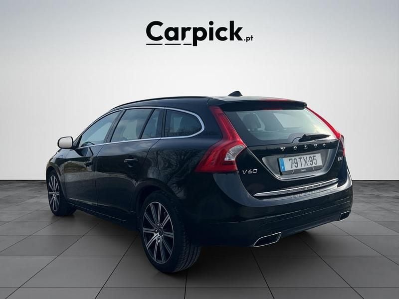 Usado Volvo V60 Momentum 285 HP (209 kW) 2017 Preto Carrinha