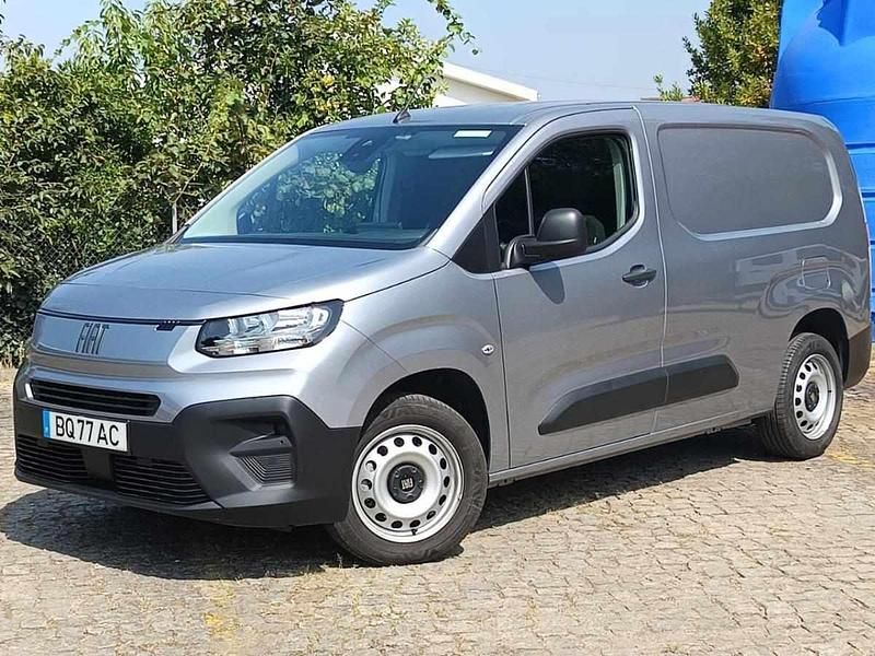 Usado Fiat Doblò 100 HP (73 kW) 2024 Cinzento Monovolume