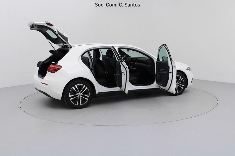 Usado Mercedes A200 150 HP (110 kW) 2024 Branco Sedan