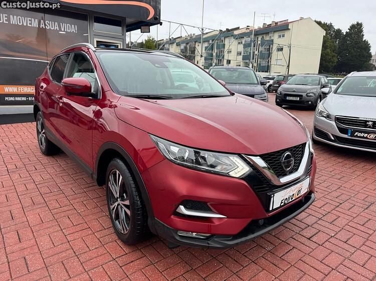 Usado Nissan Qashqai N-Connecta 115 HP (84 kW) 2018 Vermelho SUV