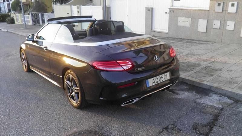 Usado Mercedes C200 184 HP (135 kW) 2022 Cinzento Cabrios