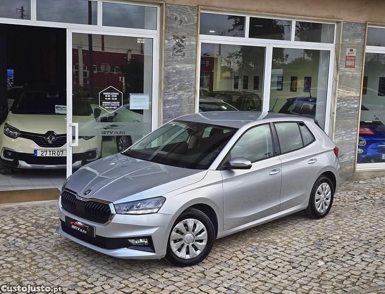 Usado Skoda Fabia Ambition 80 HP (58 kW) 2023 Cinza Citadino