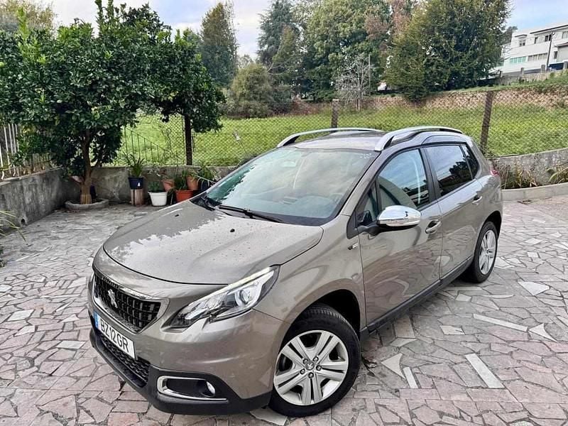 Usado Peugeot 2008 110 HP (80 kW) 2017 Cinzento SUV