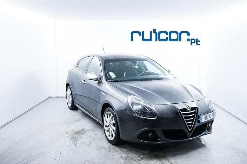 Usado Alfa Romeo Giulietta 120 HP (88 kW) 2011 Cinzento Citadino