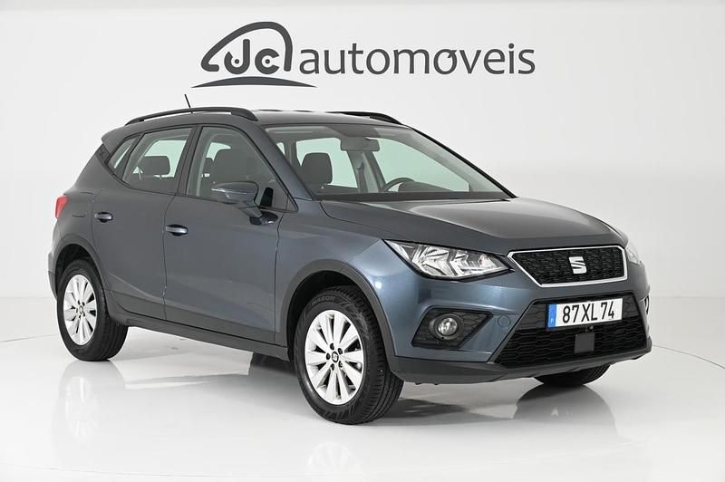 Cinza Usado 2019 Seat Arona Style SUV | € 14.200 (Preço justo) - Imagem 1/4