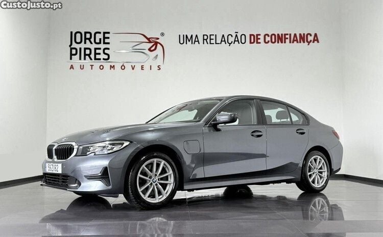 Cinza Usado 2019 BMW 330e Sedan | € 27.990 (Preço justo) - Imagem 1/1