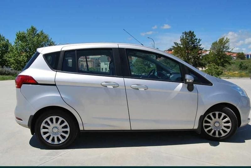 Cinzento Usado 2014 Ford B-MAX Monovolume | € 7.199 - Imagem 1/4