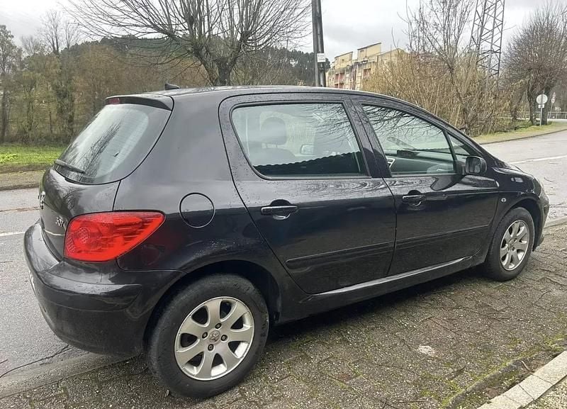 Usado Peugeot 307 Premium 90 HP (66 kW) 2006 Preto
