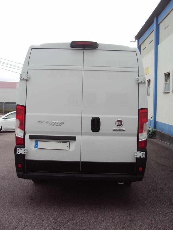 Usado Fiat Ducato 140 HP (102 kW) 2023 Branco Van