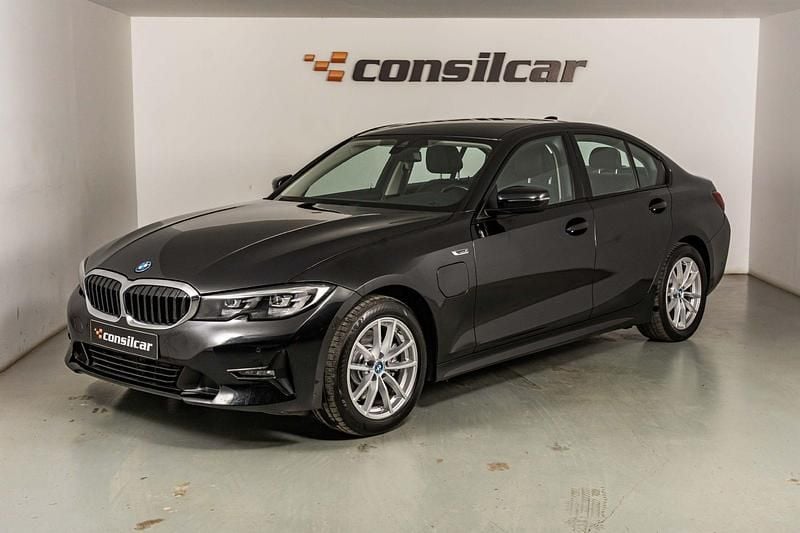 Usado BMW 320e Luxury Line 204 HP (150 kW) 2022 Preto Sedan