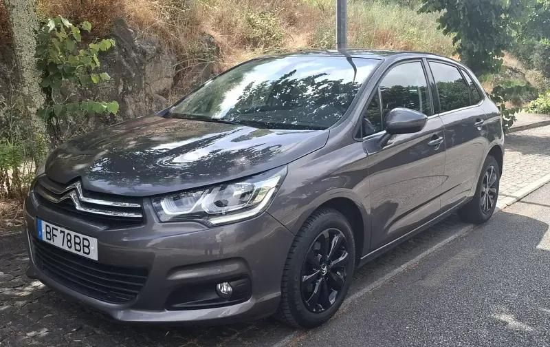 Cinza Usado 2019 Citroën C4 Feel Sedan | € 12.500 (Preço justo) - Imagem 1/4