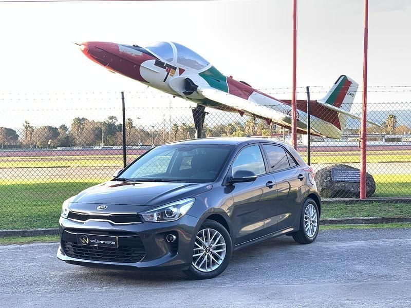 Antracite Usado 2019 Kia Rio Sedan | € 13.990 - Imagem 1/4