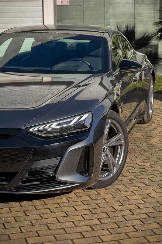 Usado Audi e-tron GT quattro 350 kW (476 HP) 2021 Cinzento Sedan